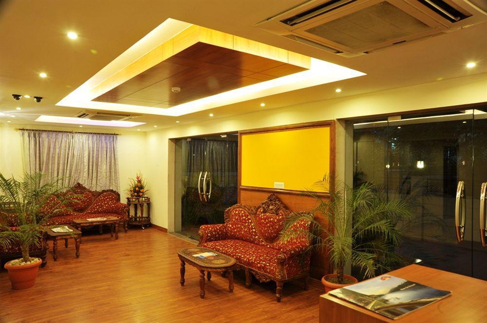 Hotel Emarald, New Delhi Ngoại thất bức ảnh