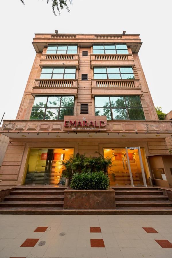 Hotel Emarald, New Delhi Ngoại thất bức ảnh