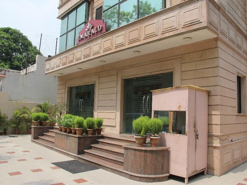 Hotel Emarald, New Delhi Ngoại thất bức ảnh