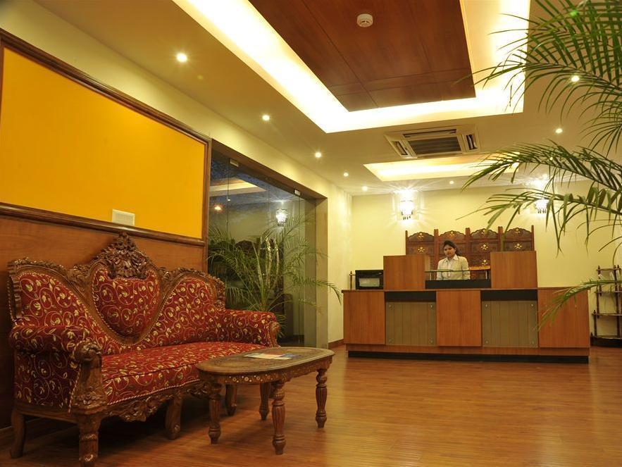 Hotel Emarald, New Delhi Ngoại thất bức ảnh