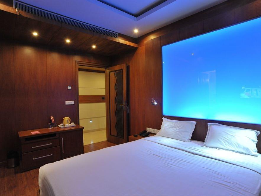 Hotel Emarald, New Delhi Ngoại thất bức ảnh
