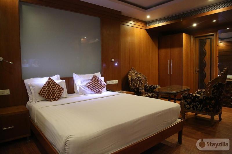 Hotel Emarald, New Delhi Ngoại thất bức ảnh