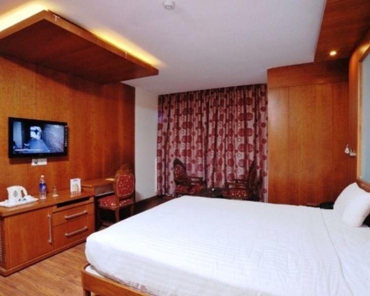 Hotel Emarald, New Delhi Ngoại thất bức ảnh