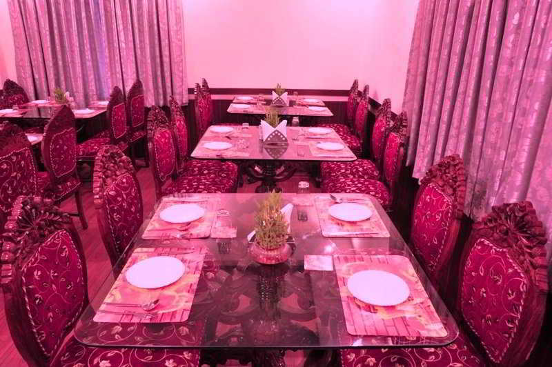 Hotel Emarald, New Delhi Ngoại thất bức ảnh