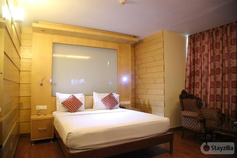 Hotel Emarald, New Delhi Ngoại thất bức ảnh