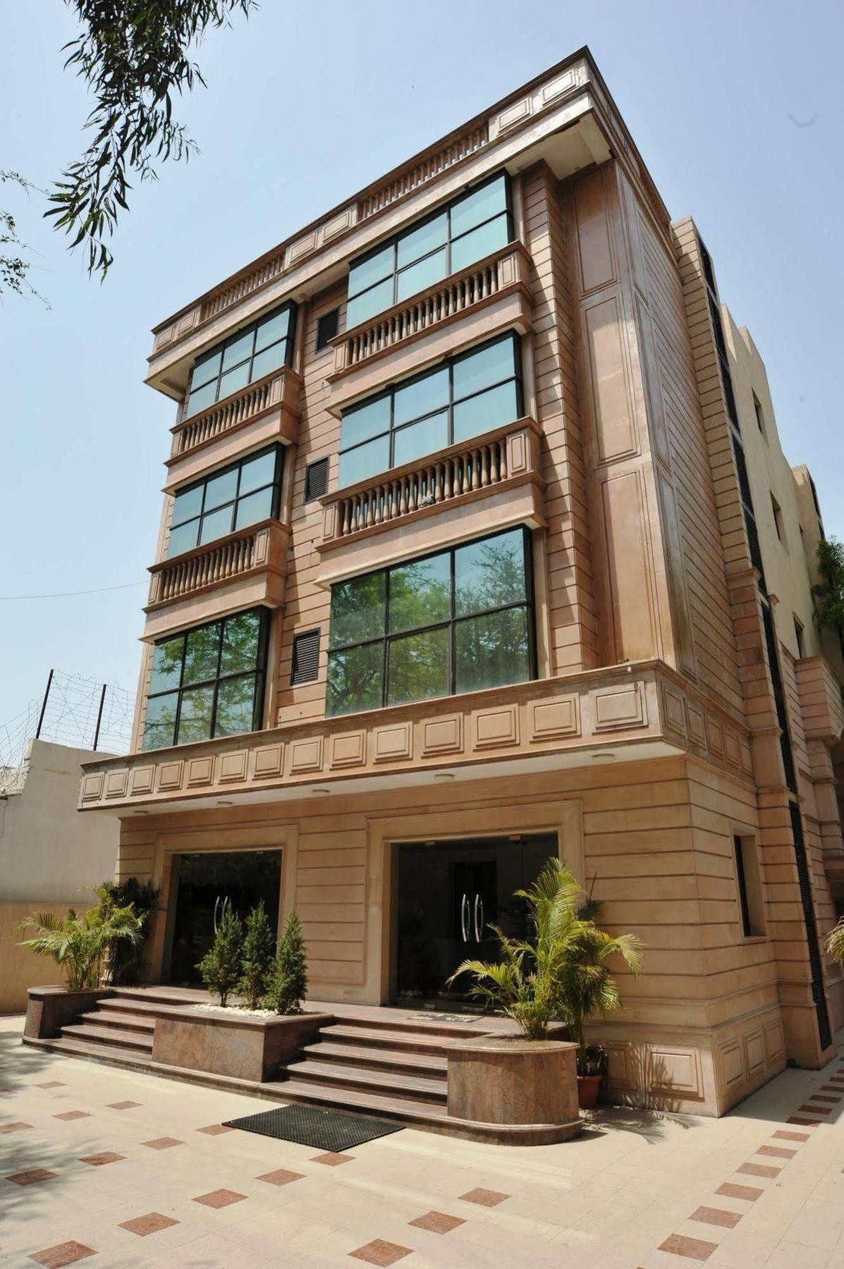 Hotel Emarald, New Delhi Ngoại thất bức ảnh